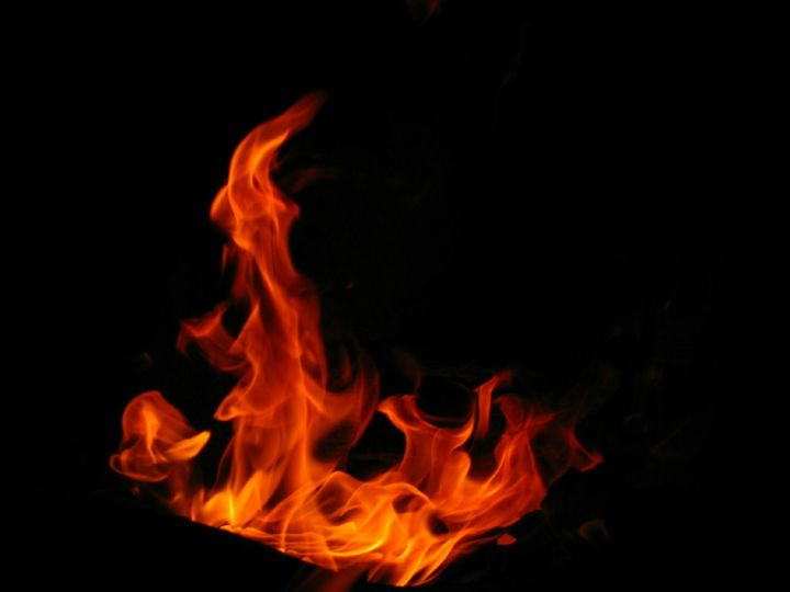 В Белгороде молодого мужчину спасли из горящего дома