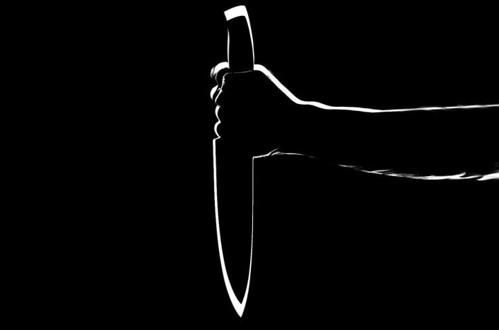 Белгородец ударил ножом соседа из-за шумных шагов