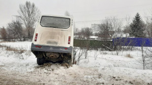 В Белгородской области автобус с пассажирами вылетел в кювет