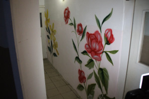 Белгородские подъезды разрисовывают пейзажами и цветами