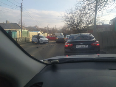 В Белгороде ДТП парализовало движение транспорта 