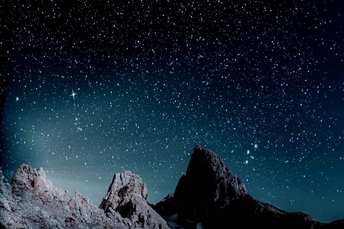 Козерогам надо чаще отдыхать, а Водолеям пойдут на пользу романтические встречи