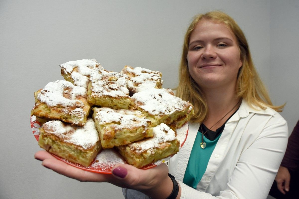 Шарлотка, штрудель или&nbsp;ватрушка: какой десерт с&nbsp;яблоками самый вкусный?