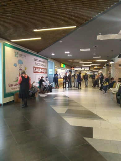 В Белгородской области заметили очереди в аптеки и на пункты вакцинации