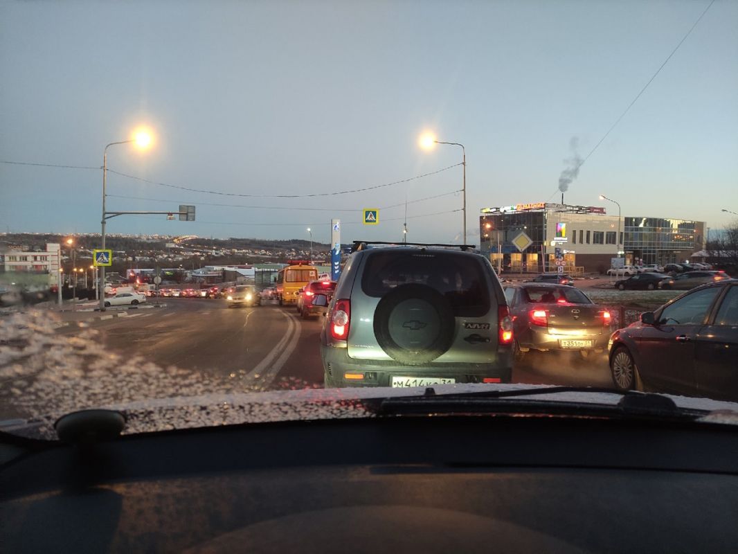 Белгород встал в зимних пробках