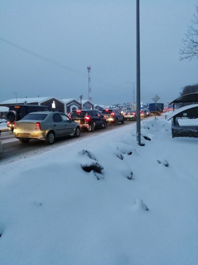 Белгород встал в невыносимой снежной пробке