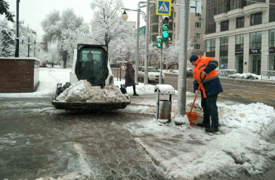 В Белгороде последствия снегопада ликвидирует 881 человек