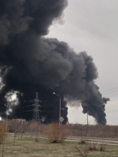 Пожар на нефтебазе в Белгороде все еще не потушен