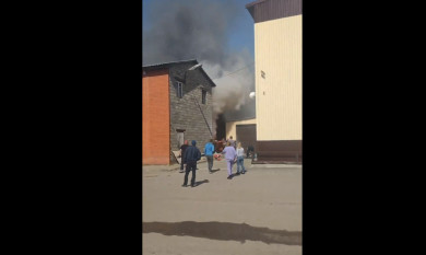 В Белгороде загорелся склад шин