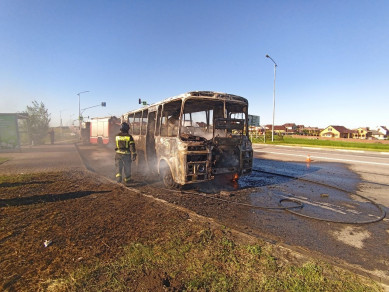 Под Белгородом загорелся автобус