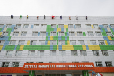 В Белгороде герои мультиков залезли в окна к пациентам больницы 