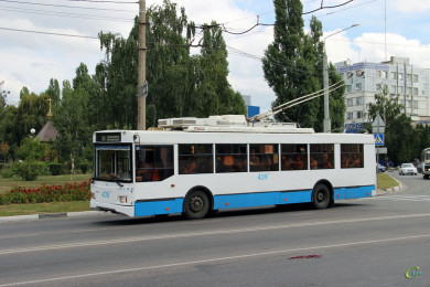 В Белгороде два чиновника проводят экстренный брифинг по вопросу троллейбусов