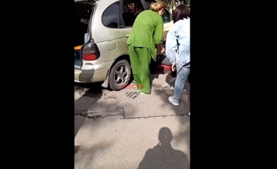 В Белгородской области мужчину придавило автомобилем из-за упавшего домкрата
