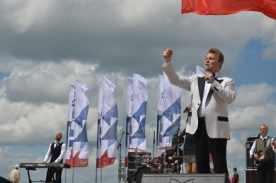 Белгородцы атаковали Льва Лещенко на Прохоровском поле