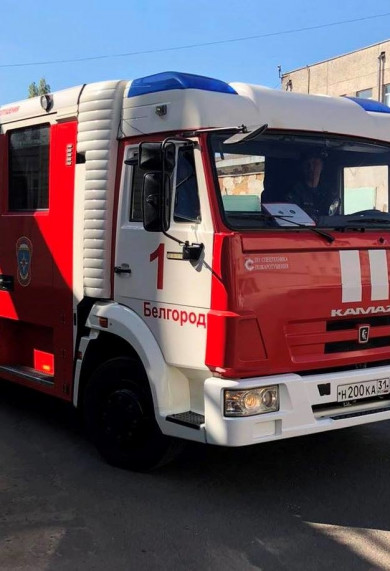 В Белгороде на ЖБК сгорели внедорожник и погрузчик