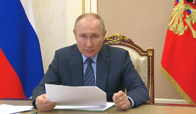 Путин поручил повысить зарплаты бюджетникам после Нового года