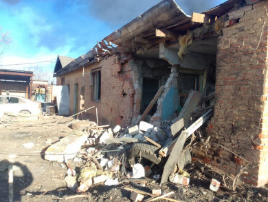 В Шебекино после обстрела разрушены здания и автомобили