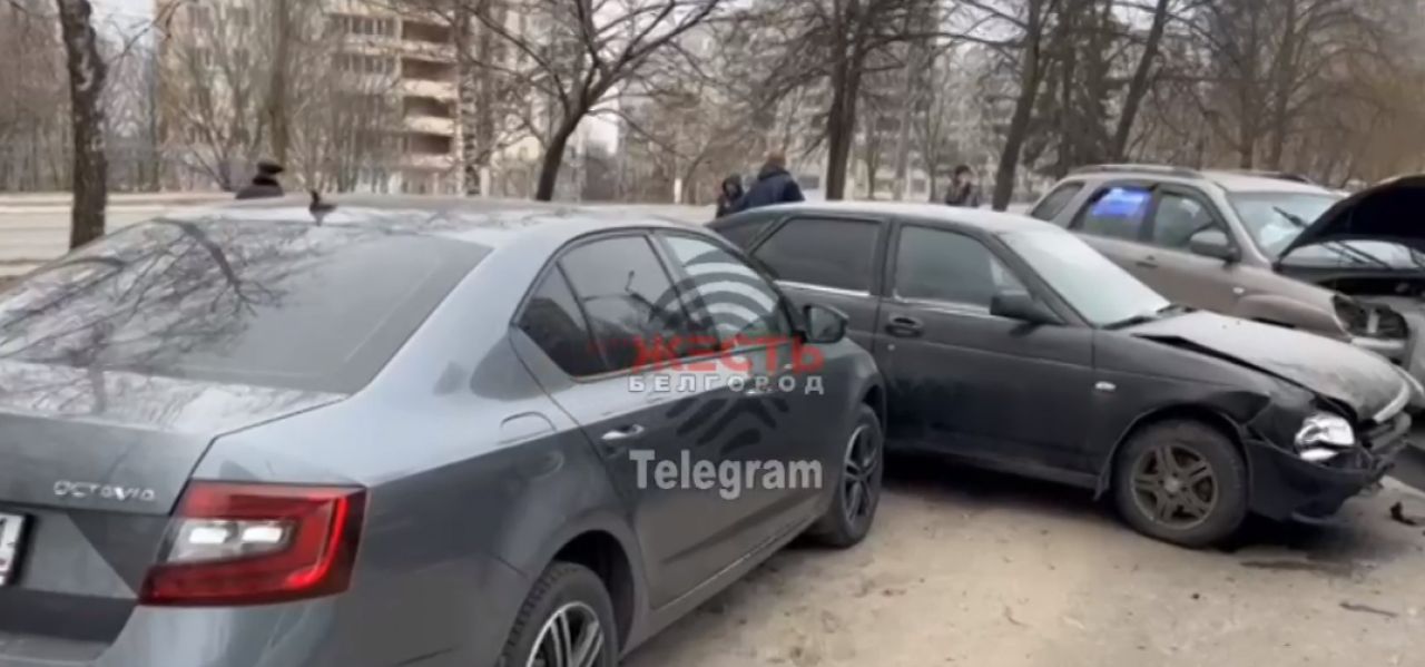 В Белгороде водитель потерял сознание и протаранил пять &nbsp;машин