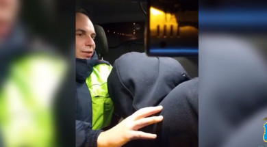 В Белгородской области пьяный водитель лег на колени к полицейскому