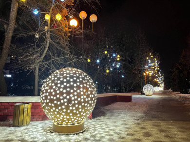 Новогодние украшения в Белгороде могут оставить до весны