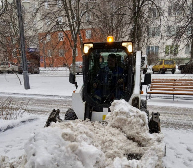 980 человек чистят Белгород от снега