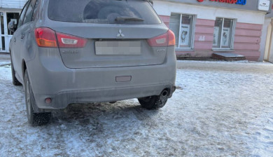 В Белгороде автомобилистка припарковалась на тротуаре и получила штраф