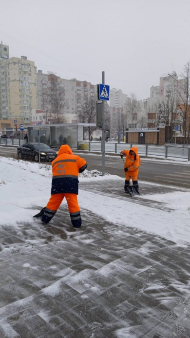 В Белгороде снегопад вывел из строя восемь коммунальных машин