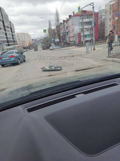 В центре Белгорода на дорогу упал светофор