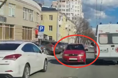 В Белгороде автомобилистка ехала против движения по проспекту Славы