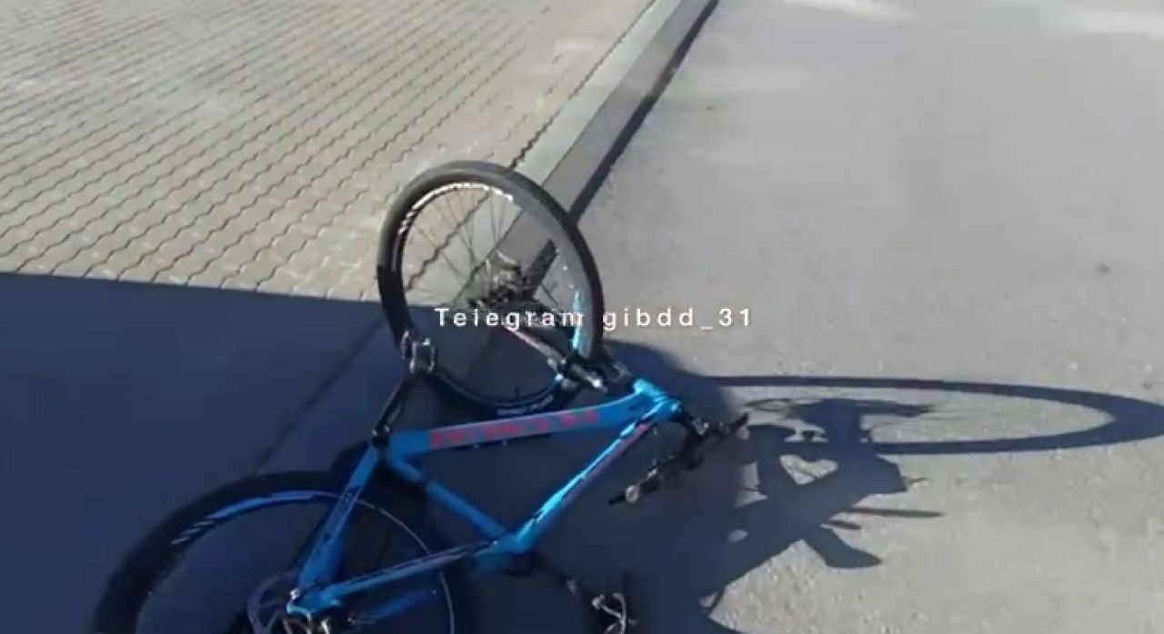 В Северном ребенок на велосипеде въехал в машину