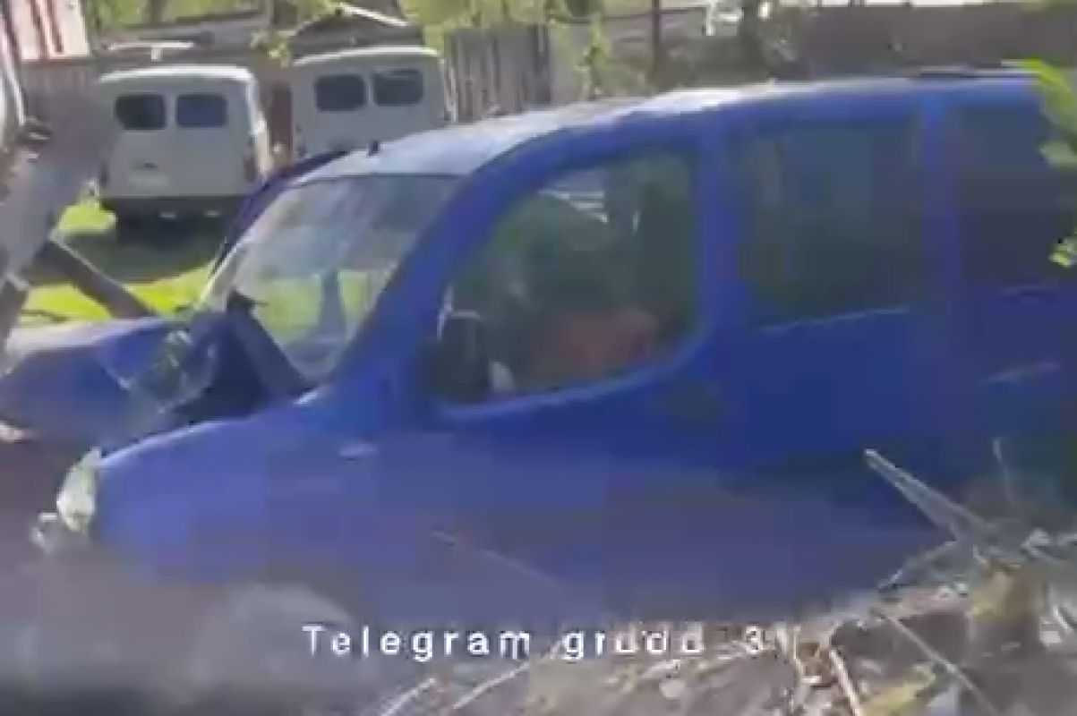 В Белгородской области иномарка пробила забор частного дома