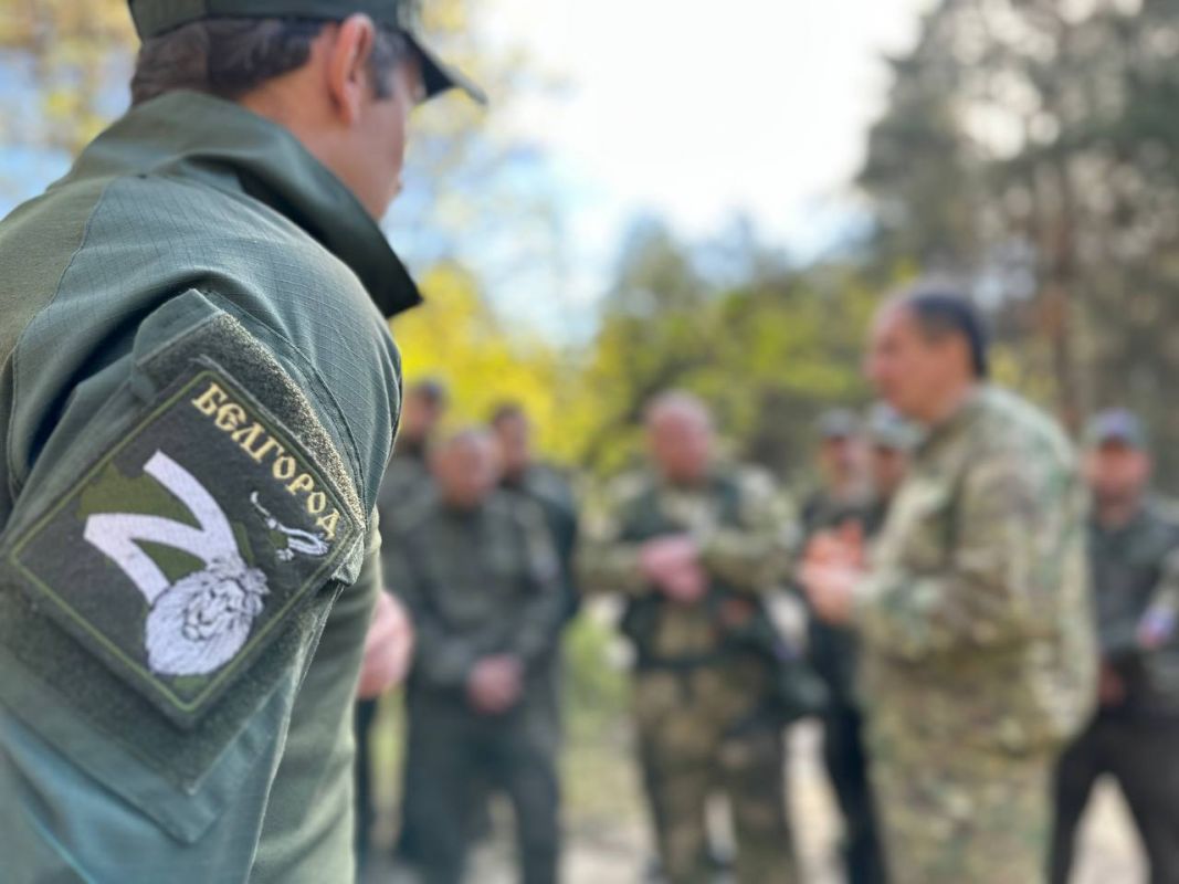 Белгородский губернатор передал гуманитарную помощь военным