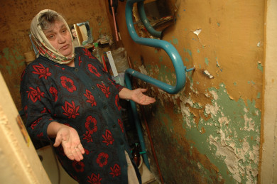 Белгородцы живут в аварийном доме, а капремонт им обещают только в 2027 году 