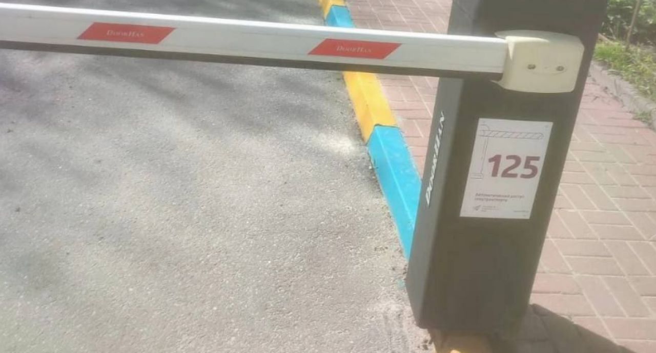 Белгородцы жалуются на бордюры в расцветке врага