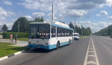В Белгороде водители автобусов уронили двух пассажирок