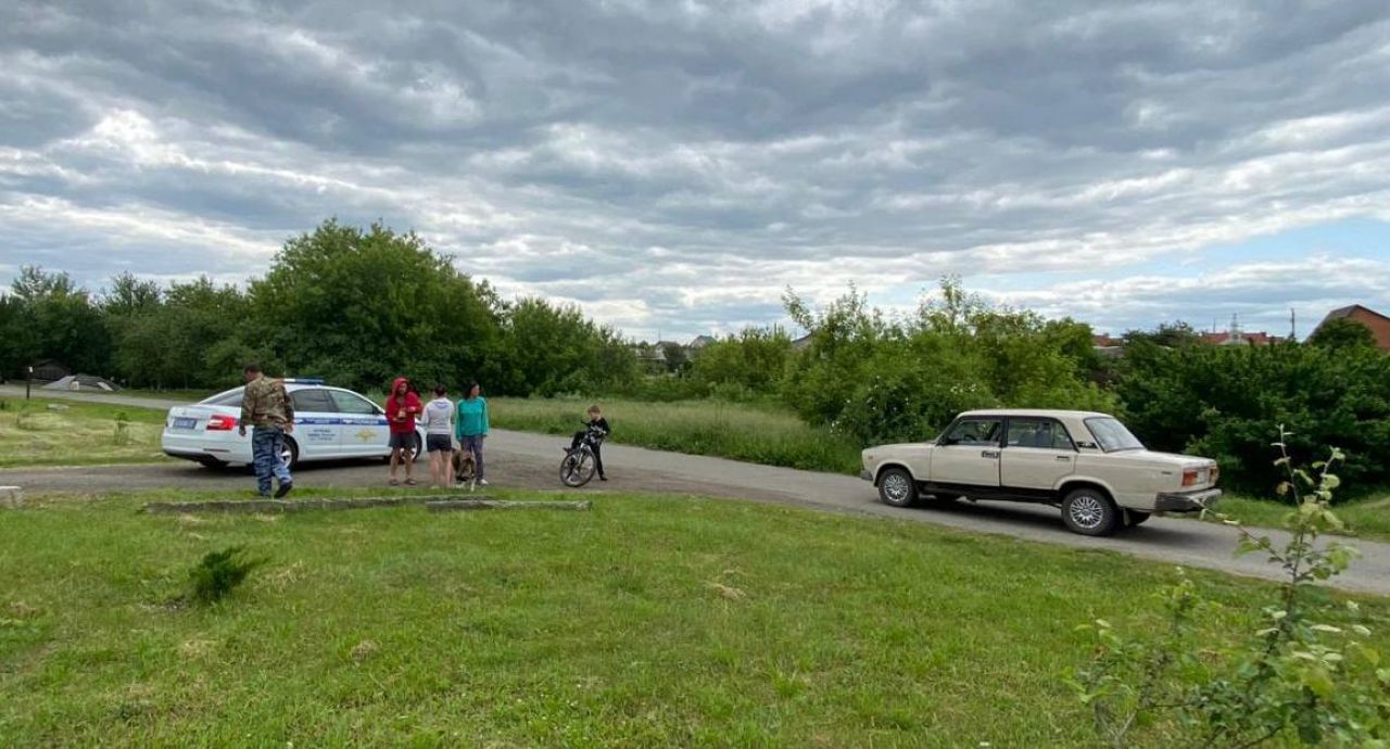 В Белгородской области автоледи на «Жигулях» выехала на обочину и сбила женщину
