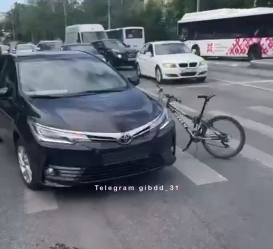 В Белгороде автомобилистка и юный велосипедист не поделили дорогу