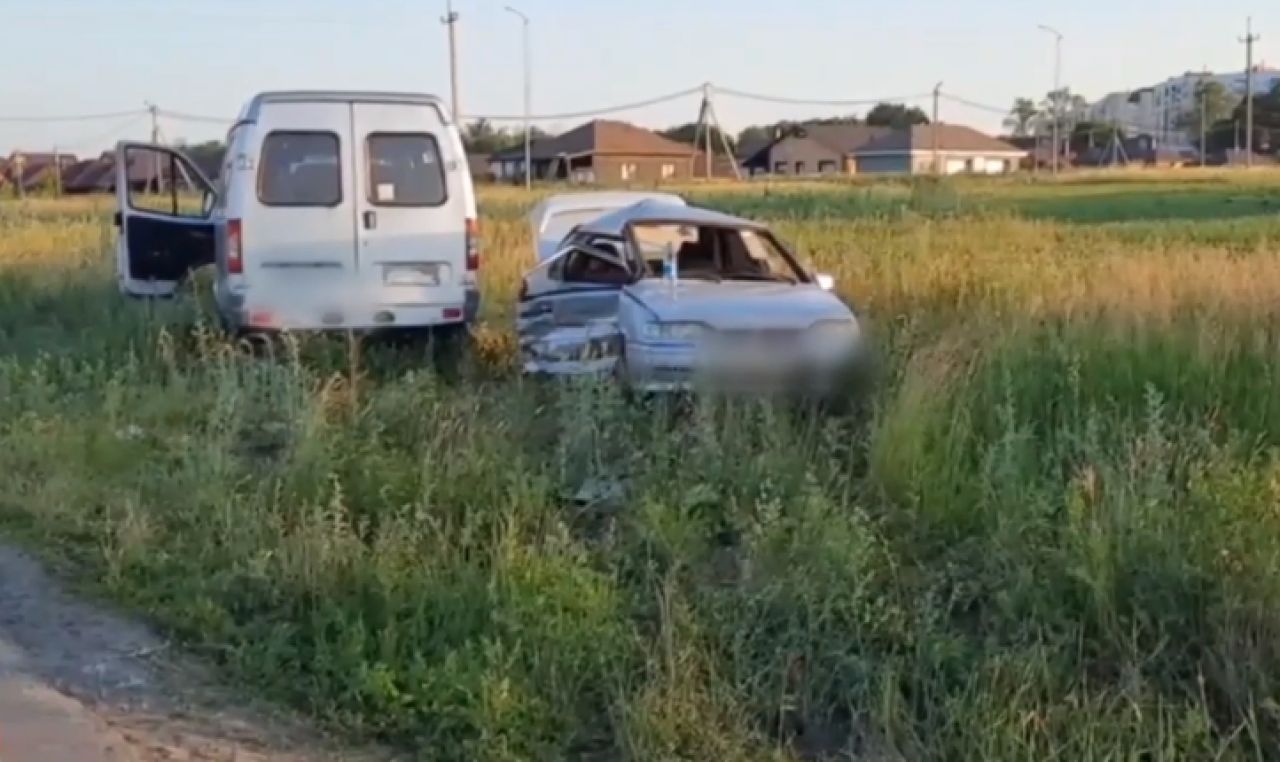 В Строителе в аварии пострадали двое детей и трое взрослых