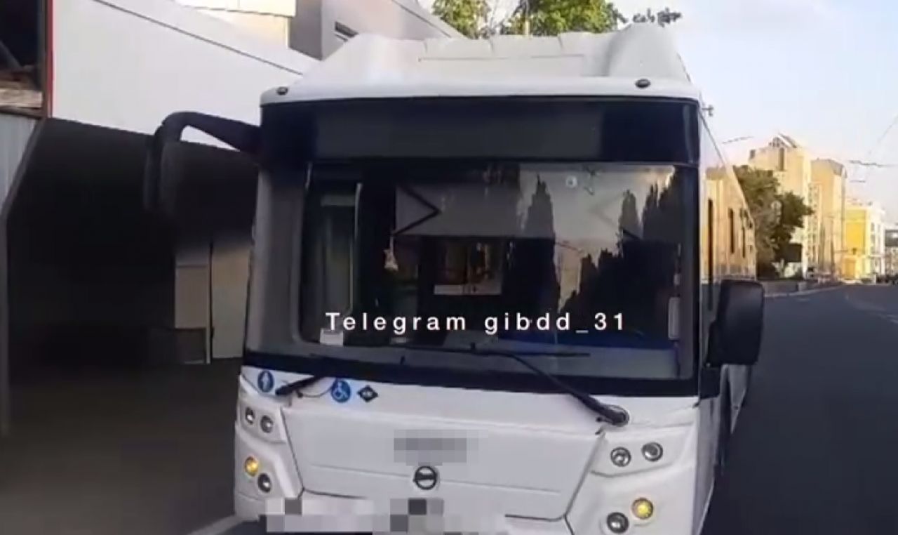 В Белгороде в автобусе пострадала пассажирка