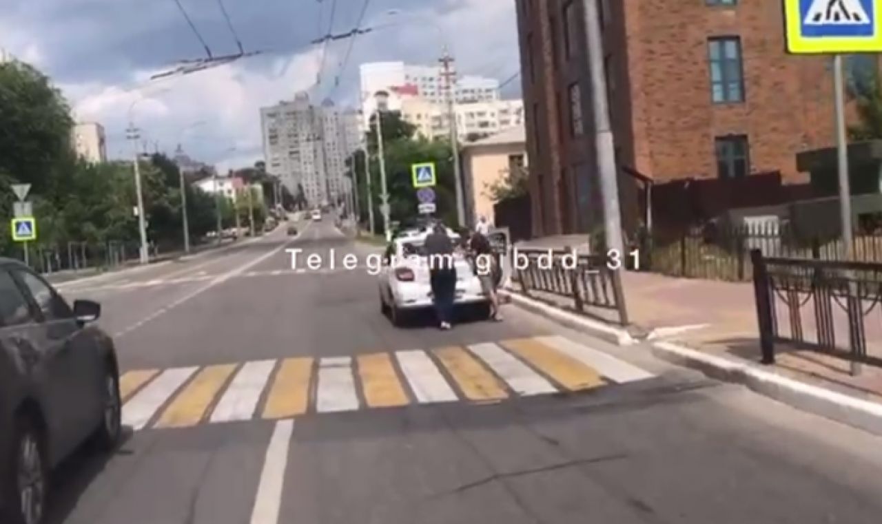 В Белгороде таксист сбил пешехода