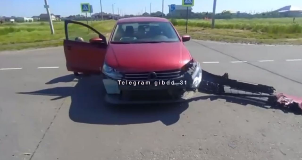 Под Белгородом машина влетела в стойку газораспределения