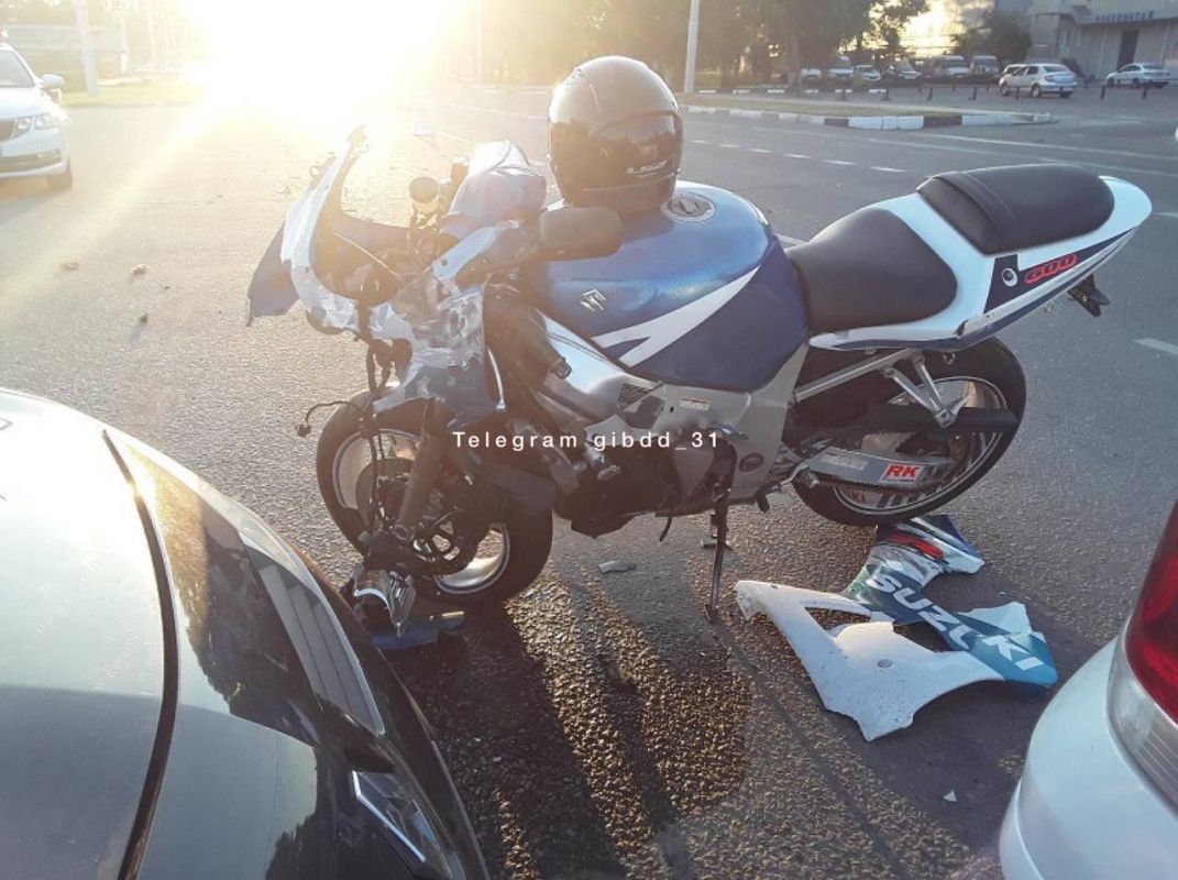 В Белгороде мотоциклист попал в аварию с тремя машинами