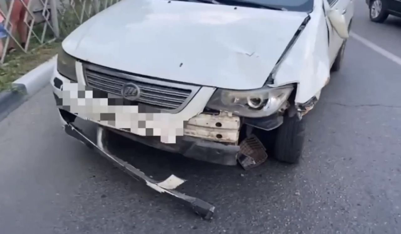 В Старом Осколе машина сбила двух девушек и женщину