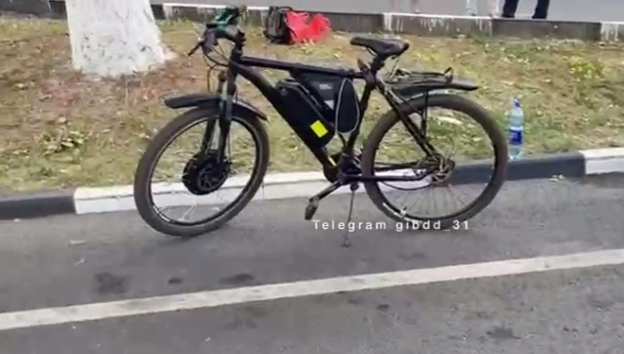 В Старом Осколе машина сбила водителя электровелосипеда без прав