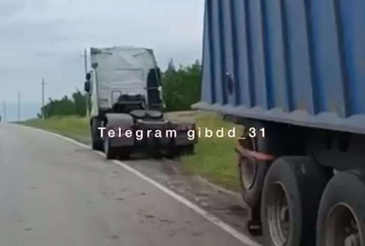 В Белгородской области перевернулся большегруз