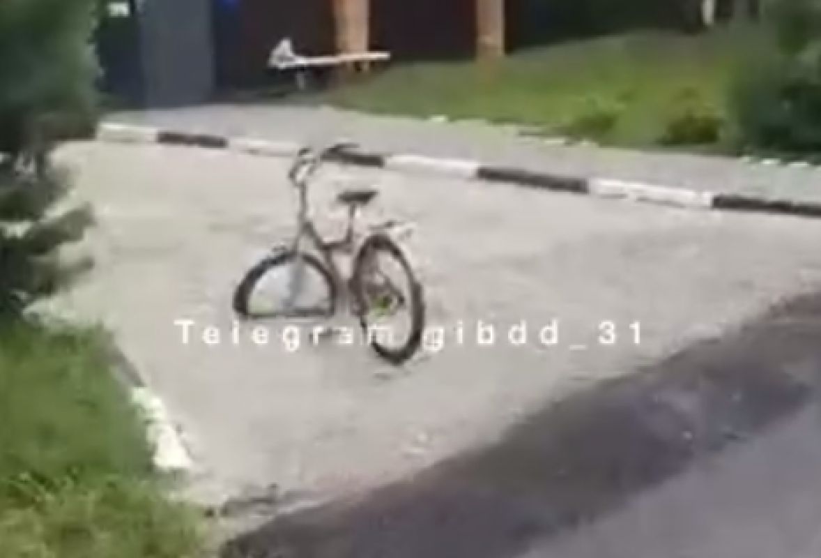 В Белгородской области 8-летняя девочка на велосипеде въехала во внедорожник