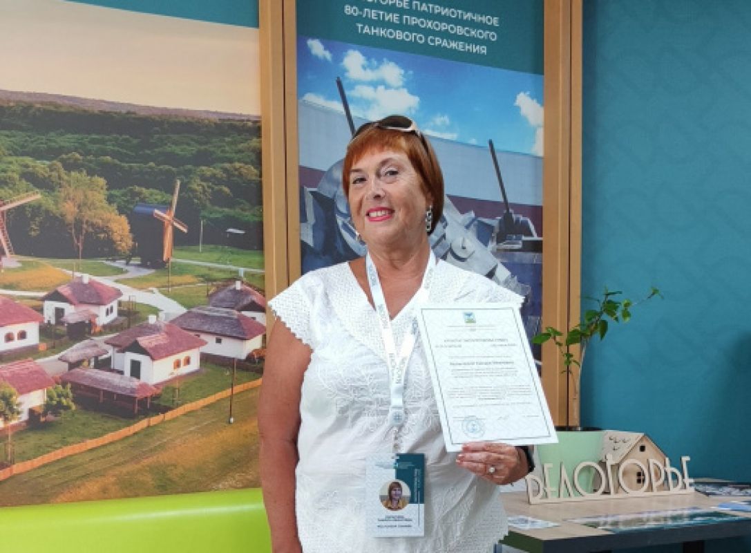 Белгородские экскурсоводы и гиды-переводчики получили аттестаты и нагрудные значки