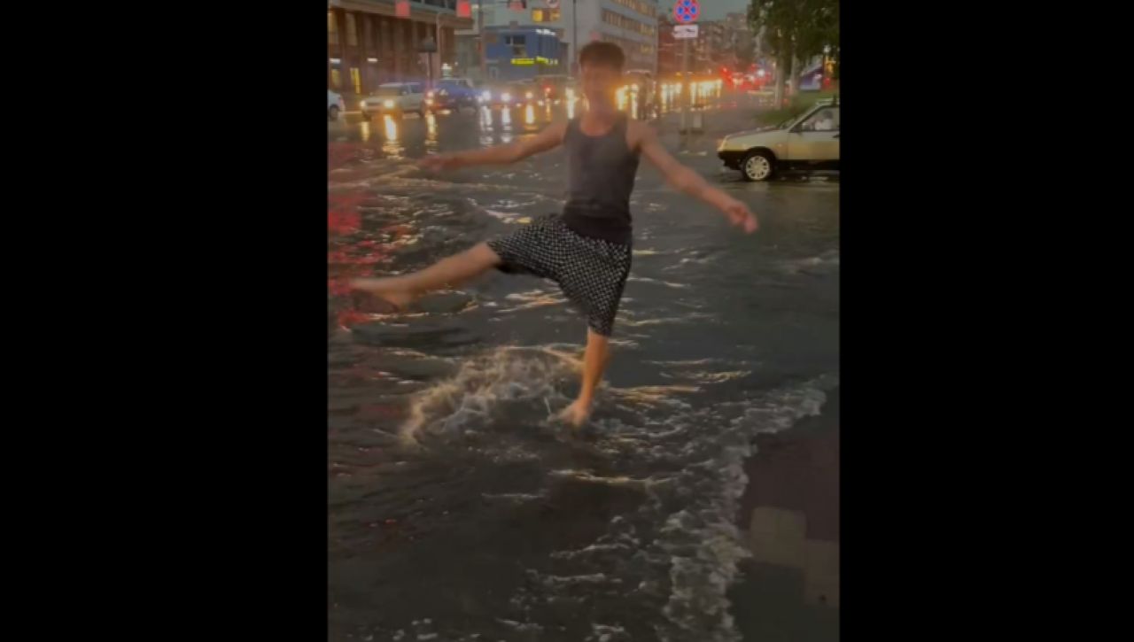 Белгородец устроил показательные выступления с пируэтами в глубокой луже