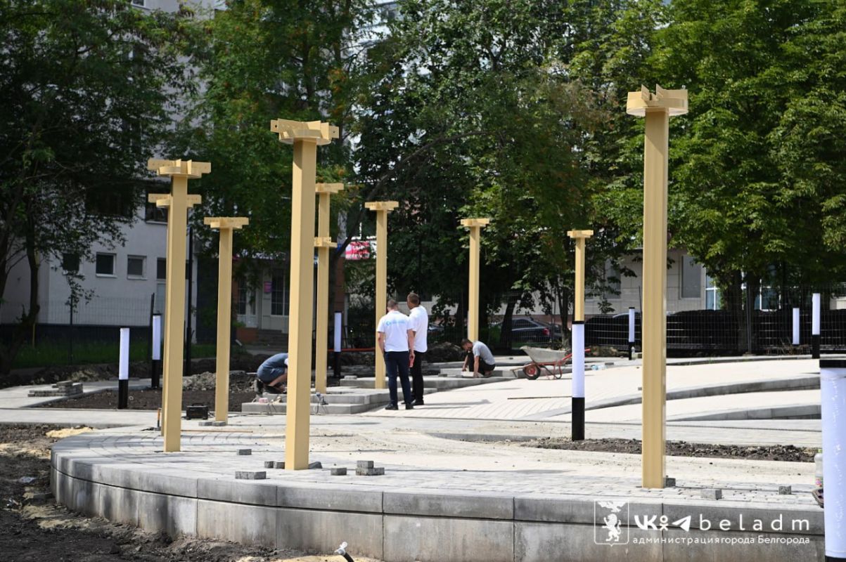 Белгородцам показали наполовину готовый сквер «Студенческий»