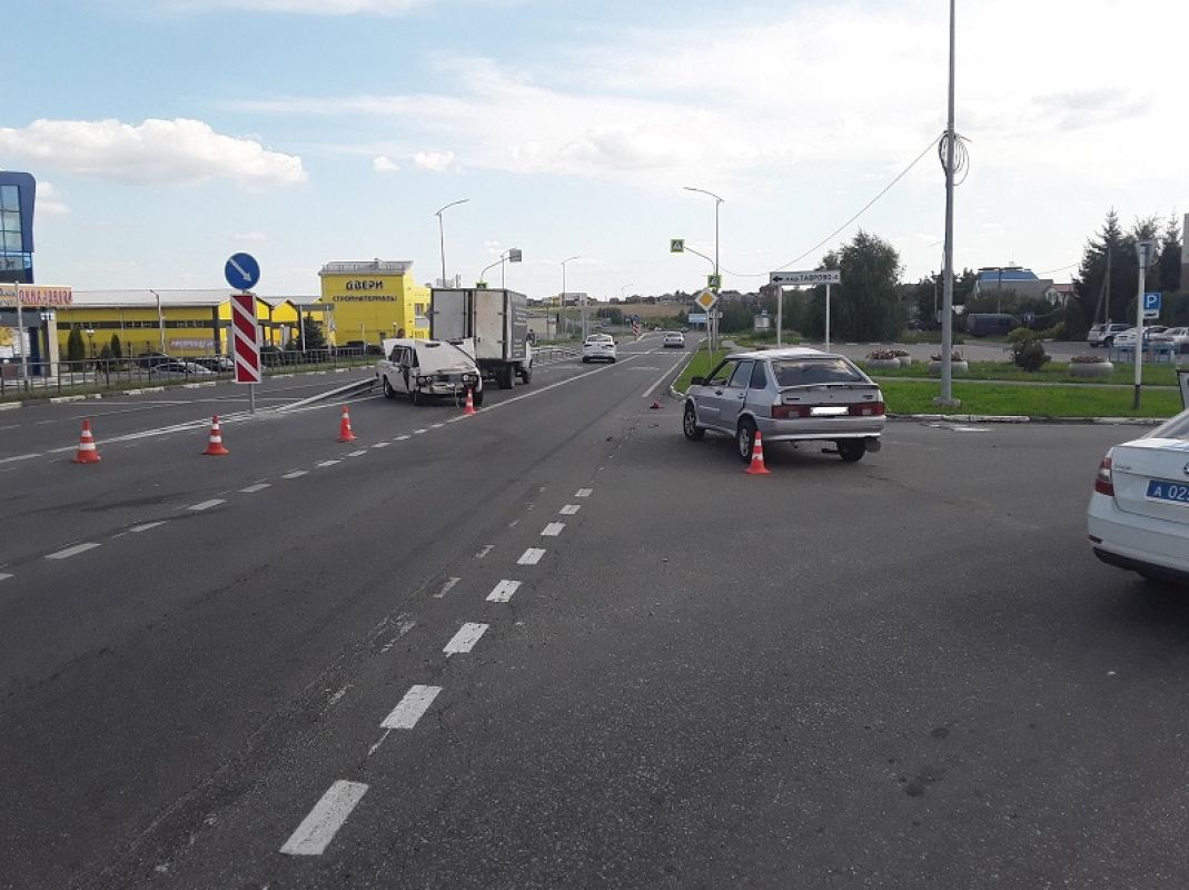 В Таврово в столкновении двух авто пострадали четыре человека